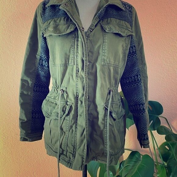 Forever 21 Army green jacket patch work sleeves - Picture 1 of 5